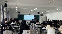 无码流出
组织2022级社会工作硕士研究生进行实习交流汇报