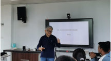 南京大学周晓虹教授为 无码流出
师生作专题讲座